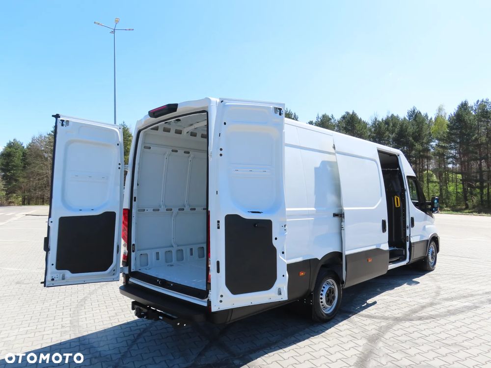 Iveco Daily 35S18 3.0 HPI 180 KM POWER Furgon Blaszak XXL 4.70 CM MAXI LONG Wysokość H2 1900 mm WZMACNIANE ZAWIESZENIE 968 Kg Ładowność HAK 3500 Kg Rozstaw Osi 4100 mm DMC 3500 Kg, WZMACNIANY Stan NOWY NIE UŻYWANY OKAZJA DOSTEPNY I GOTOWY - 17