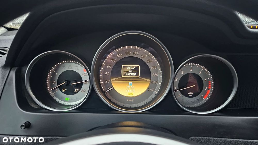 Mercedes-Benz Klasa C 180 BlueEFFICIENCY Avantgarde - 33