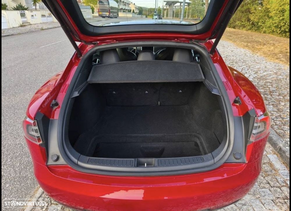 Tesla Model S - 4