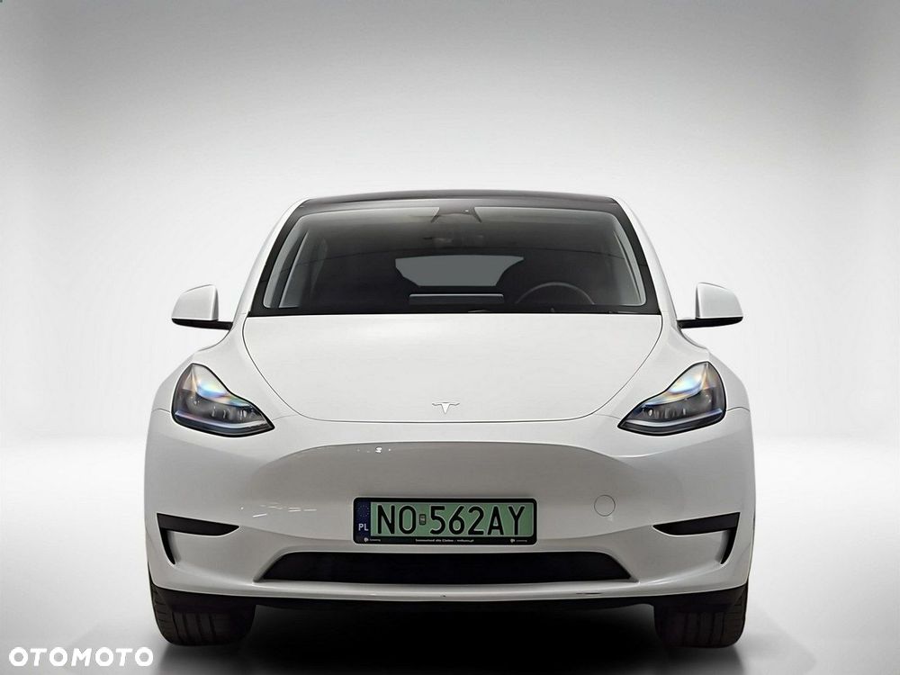 Tesla Model Y - 8