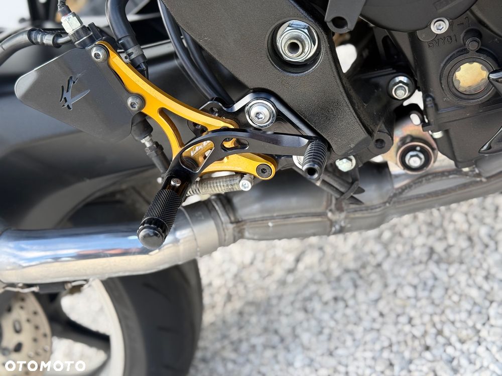 Yamaha FZ8 - 10