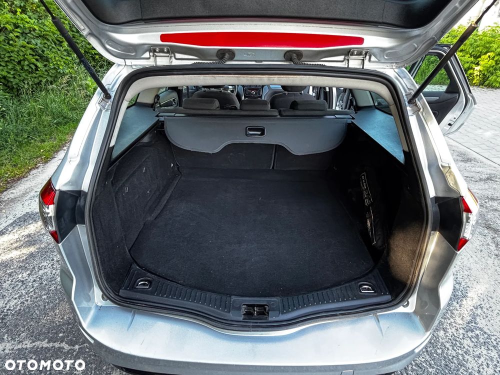 Ford Mondeo 1.8 TDCi Ambiente - 12