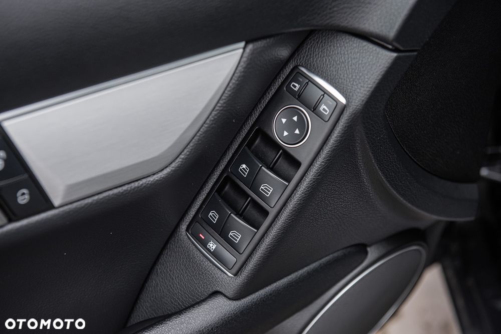 Mercedes-Benz Klasa C 200 T (BlueEFFICIENCY) 7G-TRONIC Avantgarde - 19