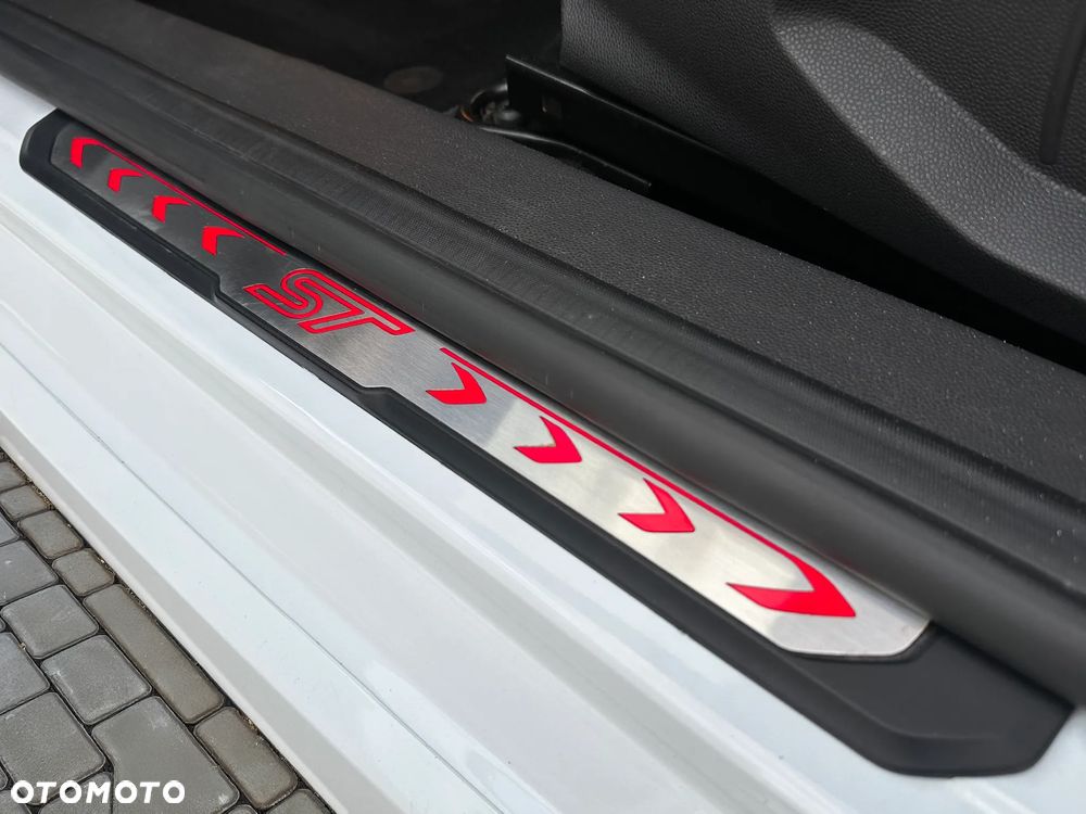 Ford Fiesta 1.6 EcoBoost ST - 31