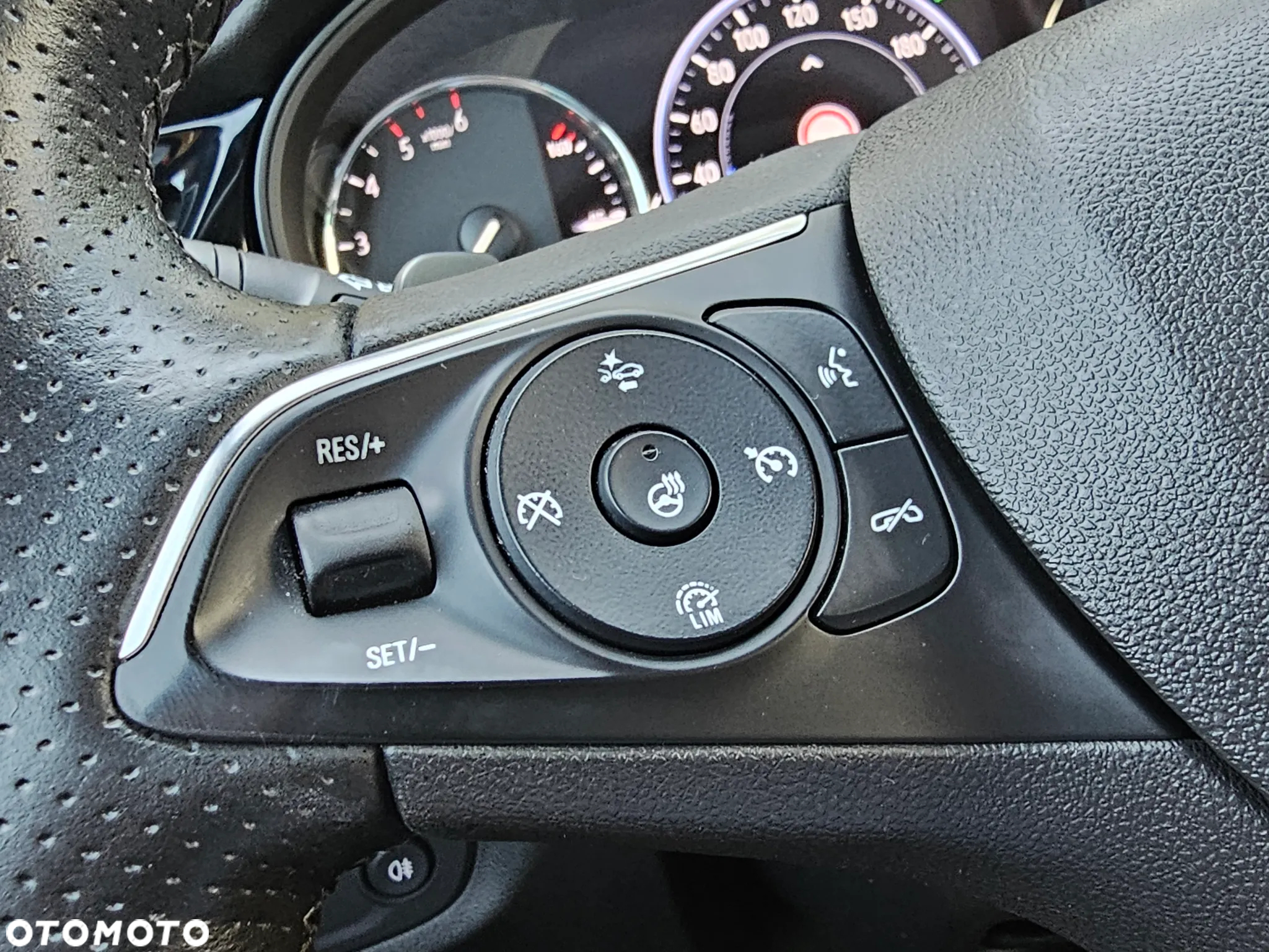 Opel Insignia 2.0 CDTI 4x4 GSi S&S - 35
