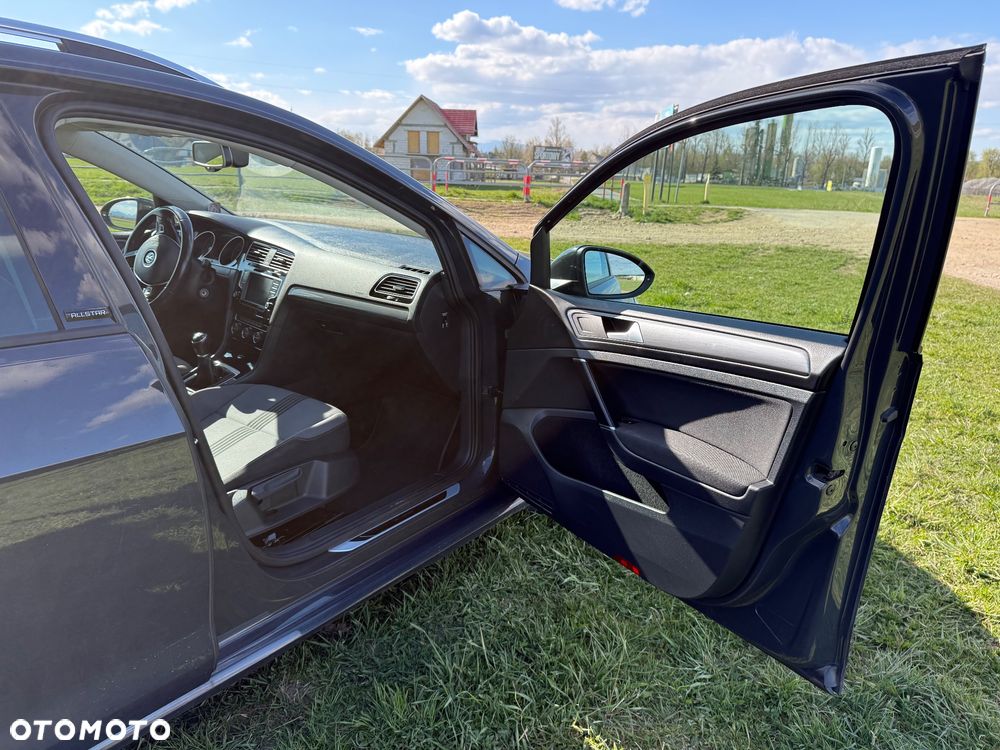 Volkswagen Golf - 27