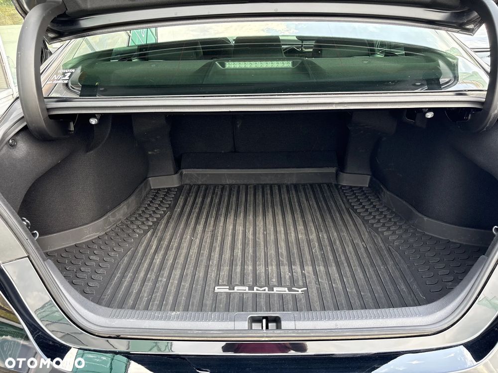 Toyota Camry 2.5 Hybrid Executive CVT - 19