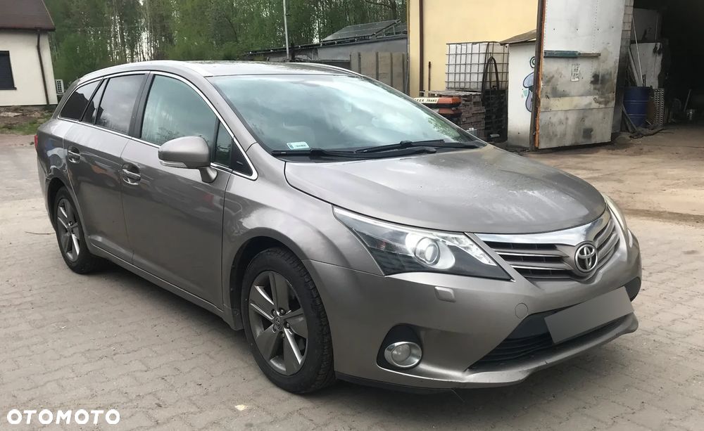 Toyota Avensis - 16