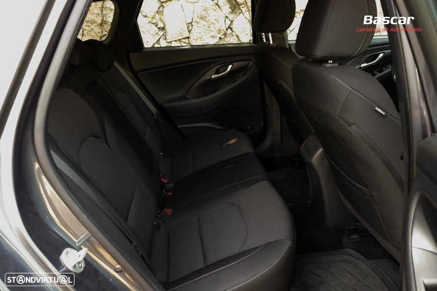 Hyundai i30 SW 1.6 CRDi Style+Navi - 31