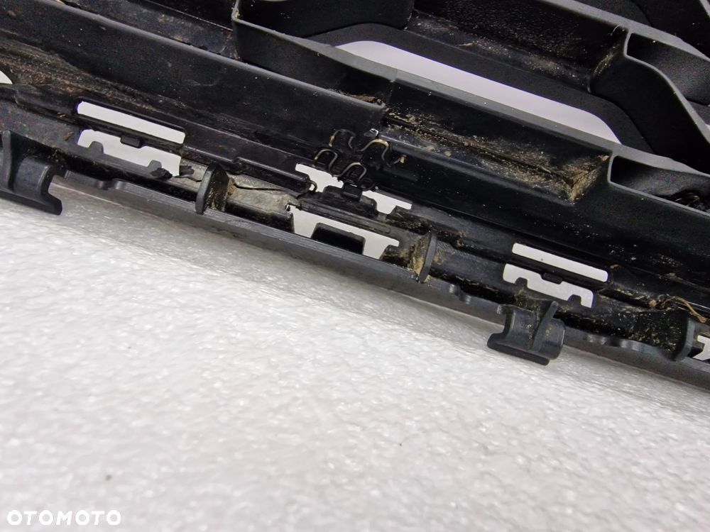 VW GOLF VII R-LINE 7 5G0 LIFT 16- KRATKA ŚRODKOWA ZDERZAKA PRZEDNIEGO PRZÓD , NR 5G0853677AC , NR AUKCJI KR204 - 15