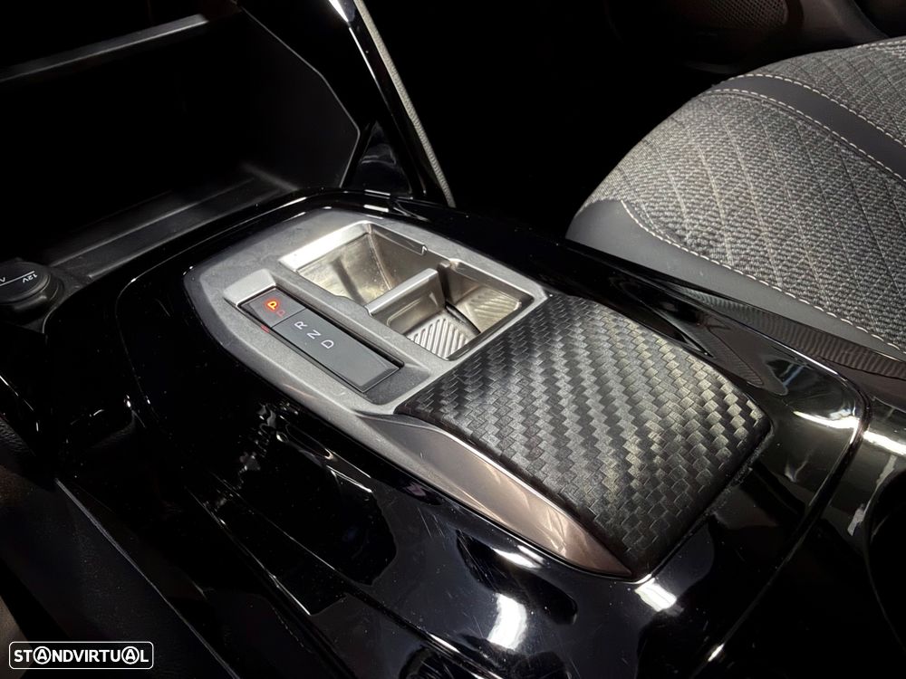 Peugeot 2008 Hybrid 145 e-DSC Allure - 30