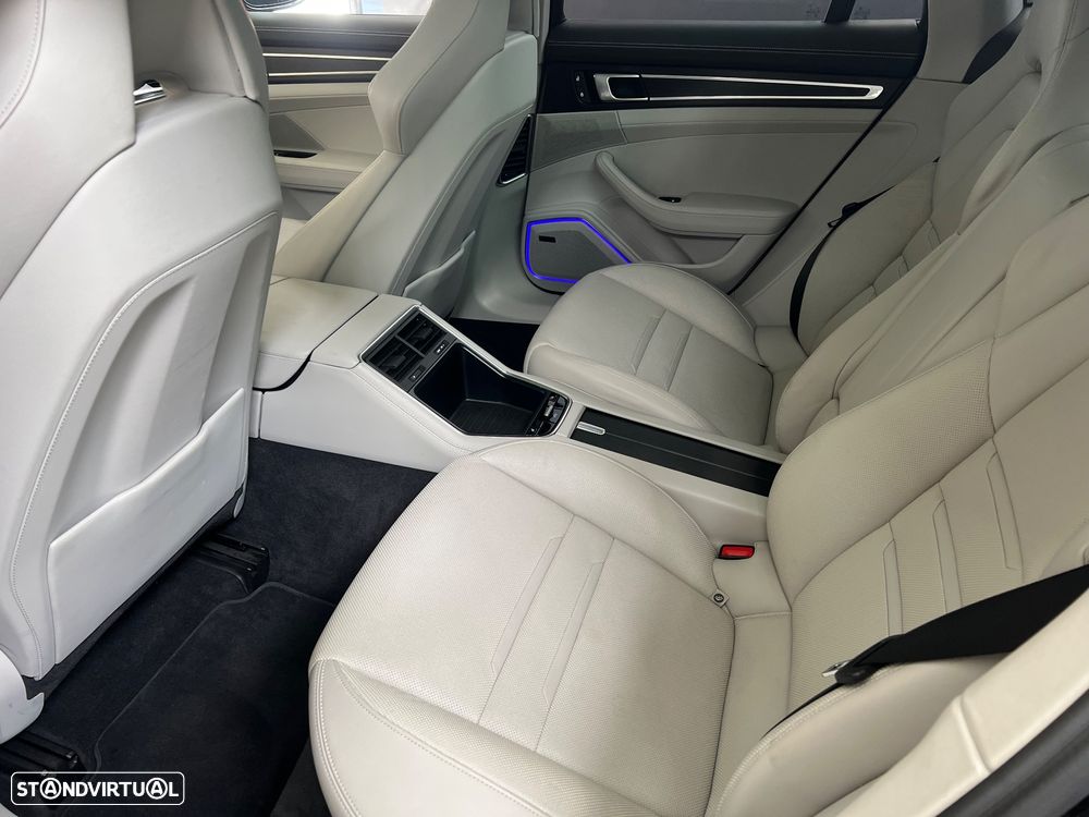 Porsche Panamera 4 E-Hybrid Platinum Edition - 10