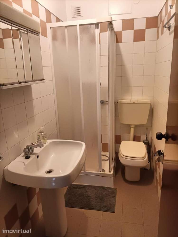 Quarto - localizado em Telheiras Lisbon - Grande imagem: 5/7