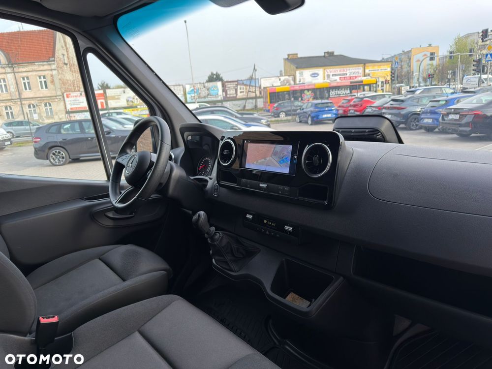 Mercedes-Benz Sprinter - 14