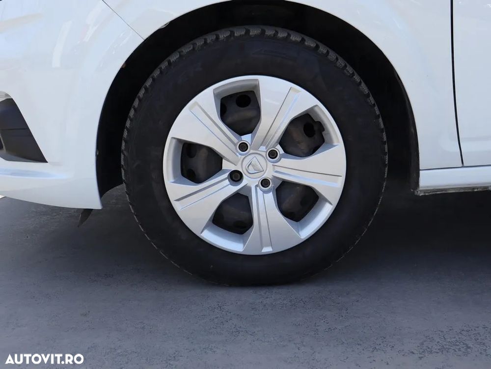 Dacia Logan TCe 90 Essential - 5