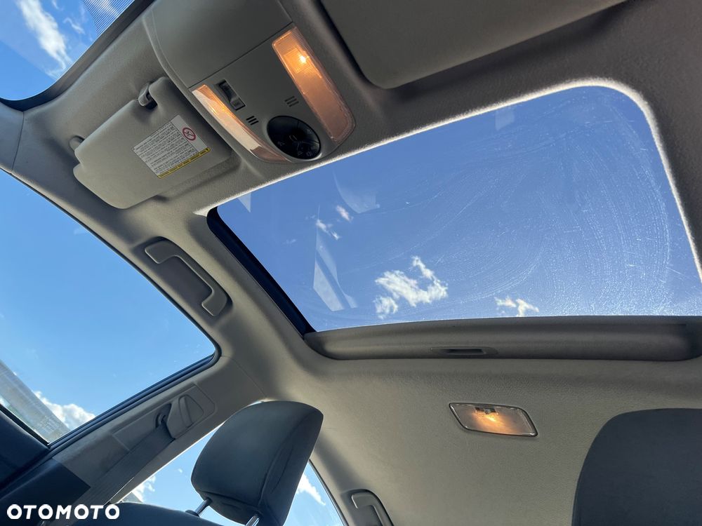 Toyota Prius (Hybrid) Executive - 14