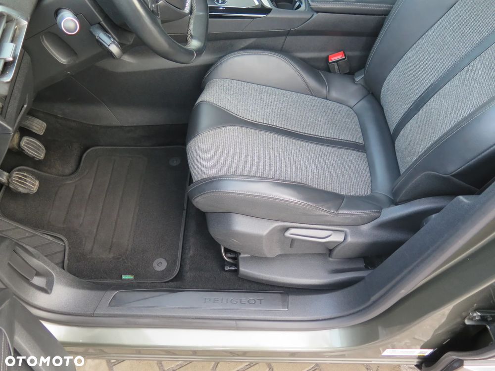 Peugeot 5008 1.5 BlueHDi Allure S&S - 23