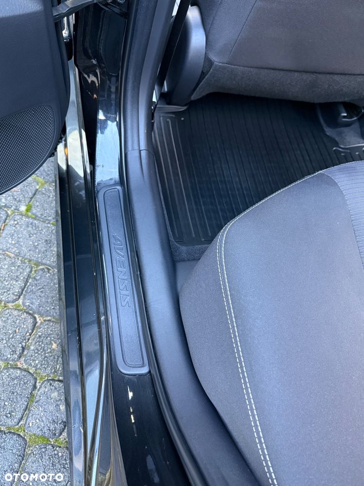 Toyota Avensis 2.0 D-4D Premium - 16