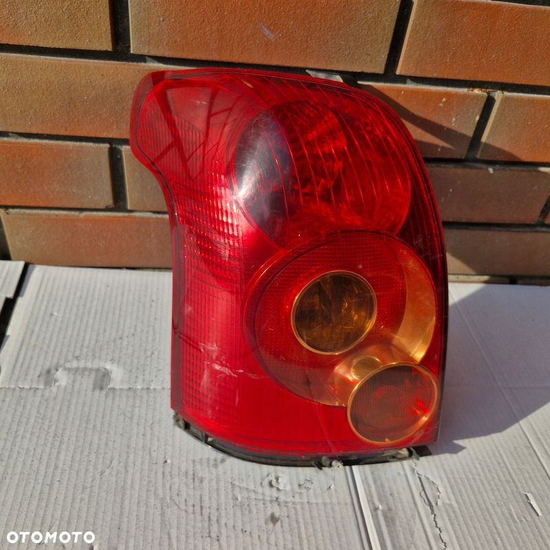 LAMPA LEWA LEWY TYŁ TYLNA TOYOTA AVENSIS T25 KOMBI EUROPA - 2
