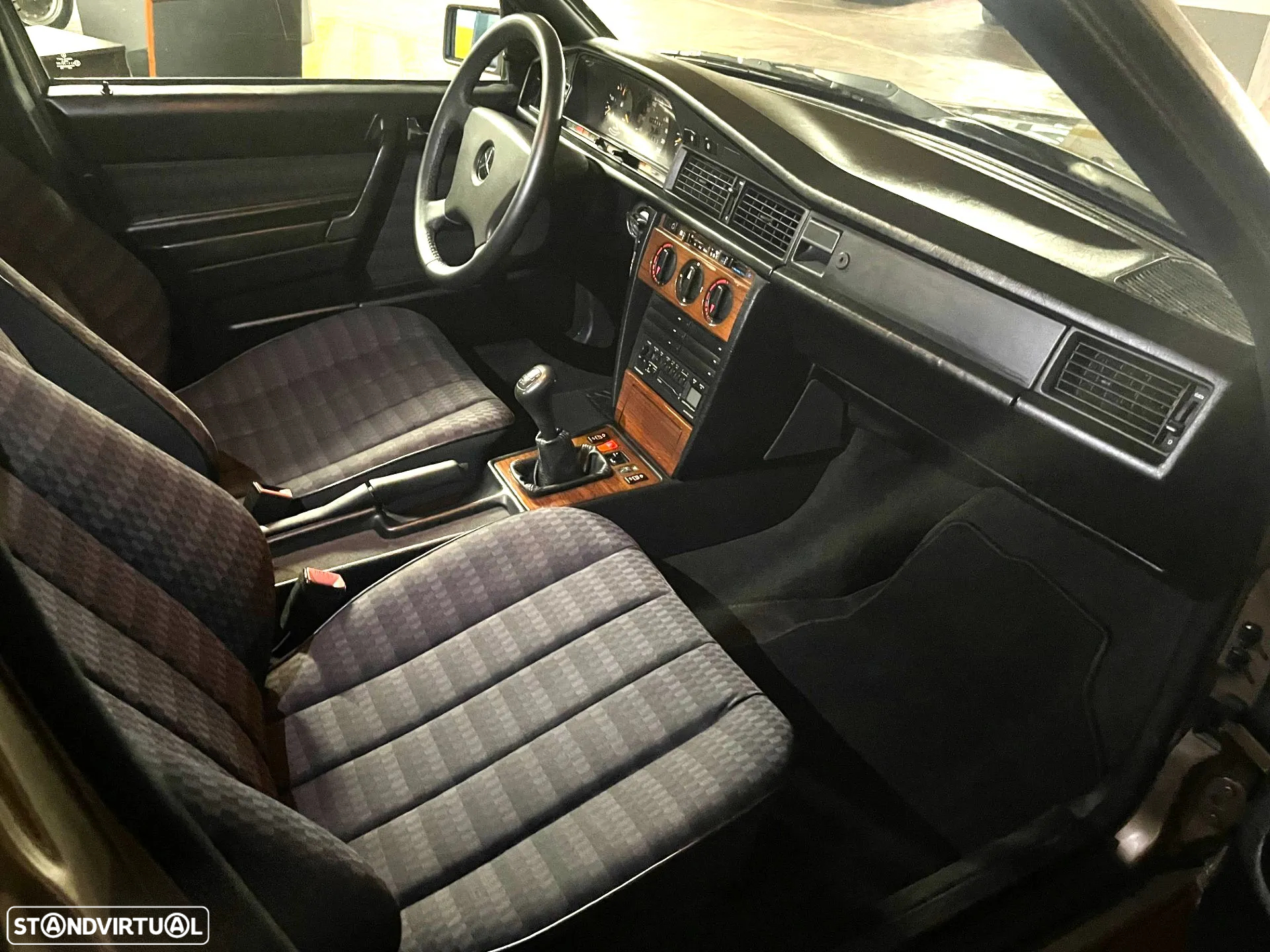 Mercedes-Benz 190 E 2.0 - 10