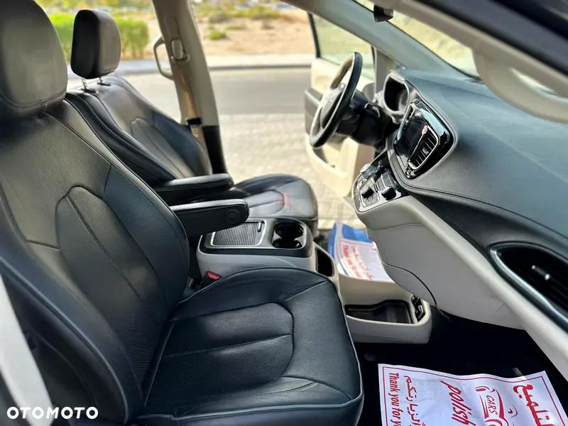 Chrysler Pacifica - 11