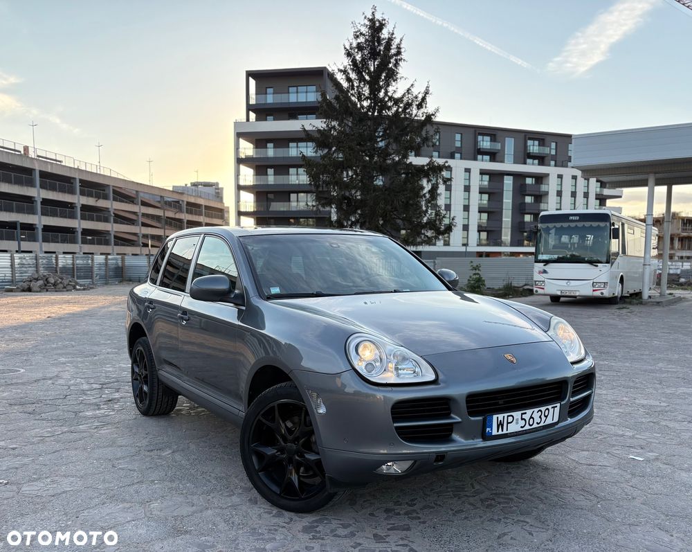 Porsche Cayenne - 1