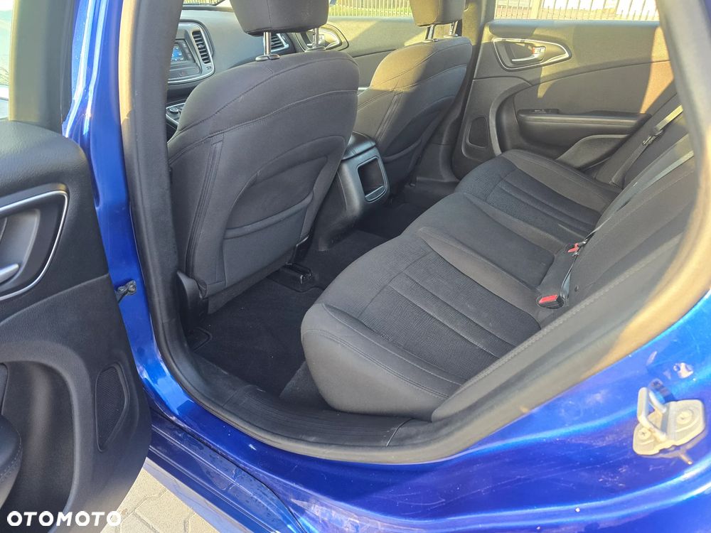 Chrysler 200 - 9