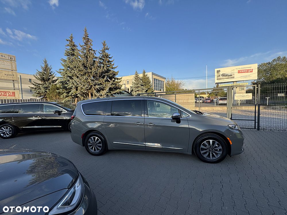 Chrysler Pacifica - 3