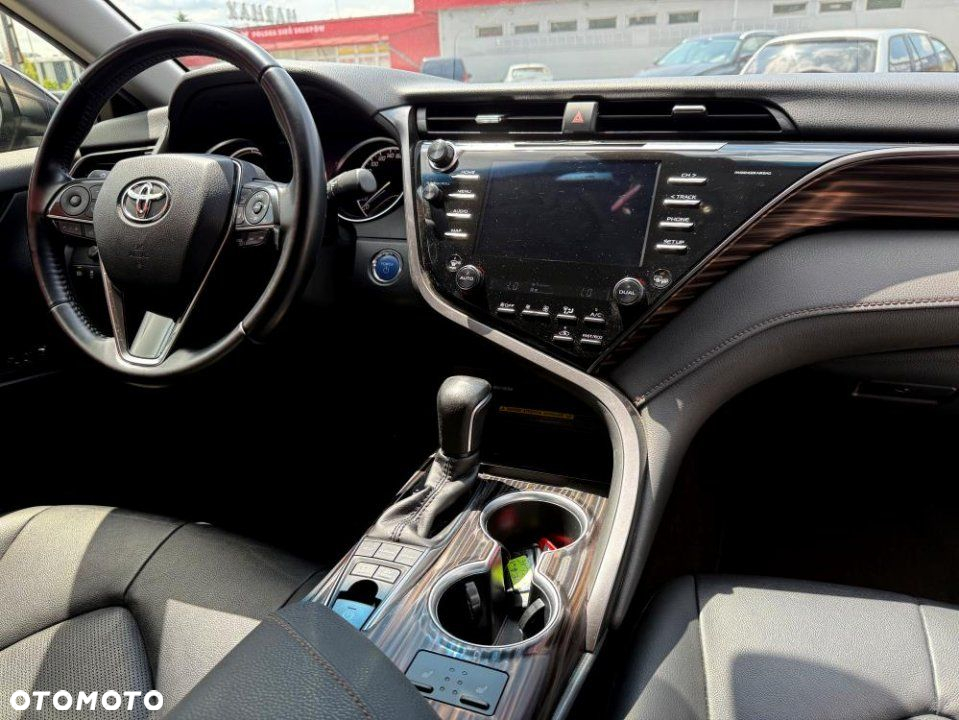 Toyota Camry - 11