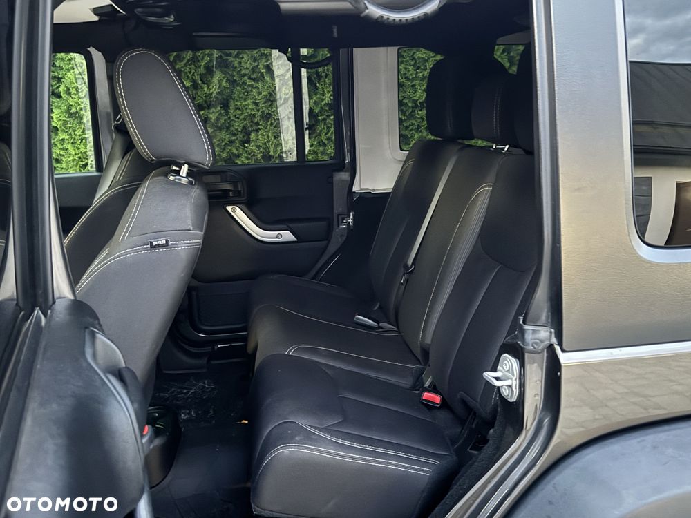 Jeep Wrangler 2.8 CRD Unlim Rubicon - 13