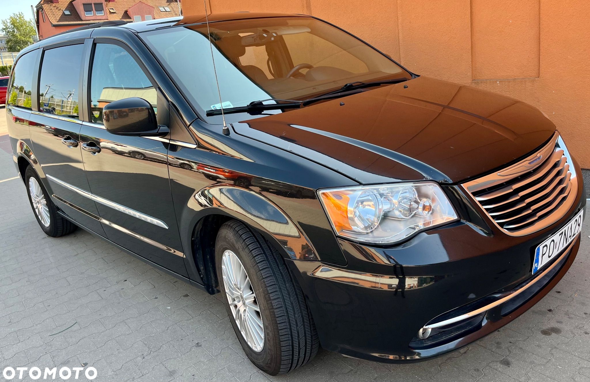 Chrysler Town & Country - 1