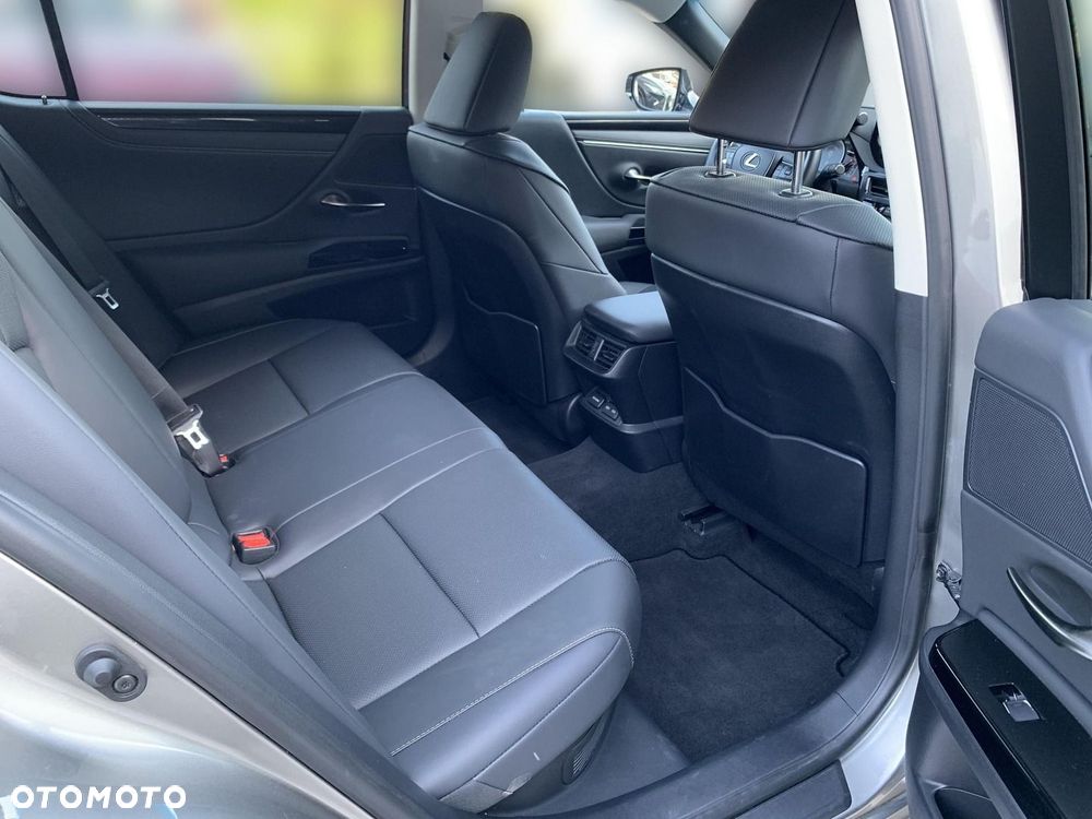 Lexus ES 300h Business Edition - 11