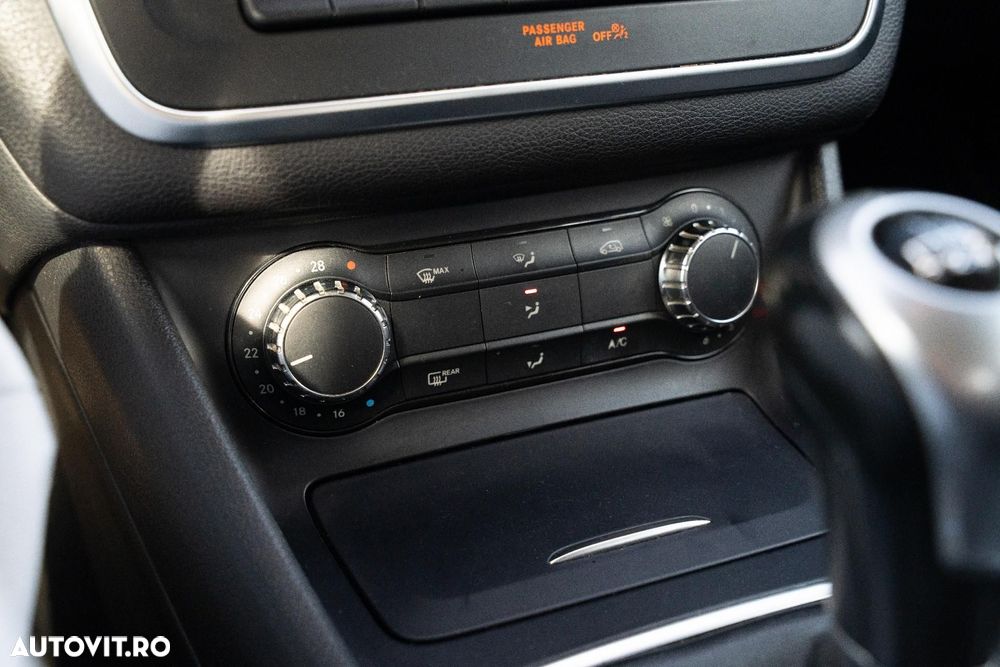 Mercedes-Benz GLA - 13