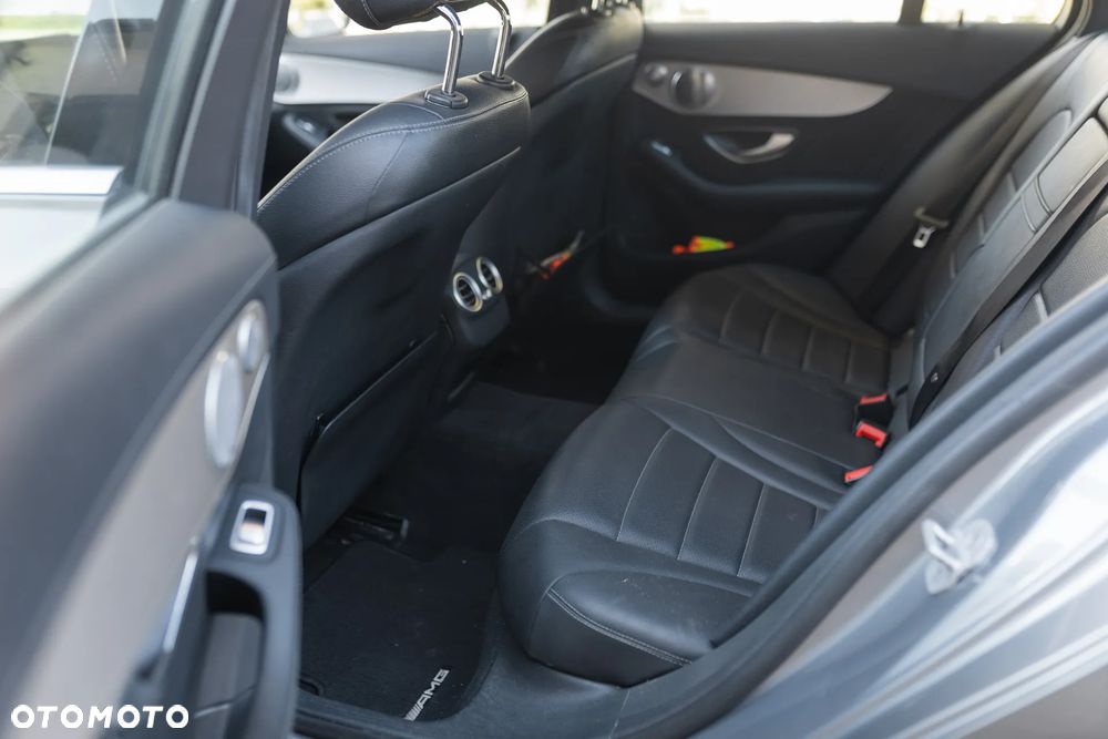 Mercedes-Benz Klasa C 200 4Matic 7G-TRONIC AMG Line - 13
