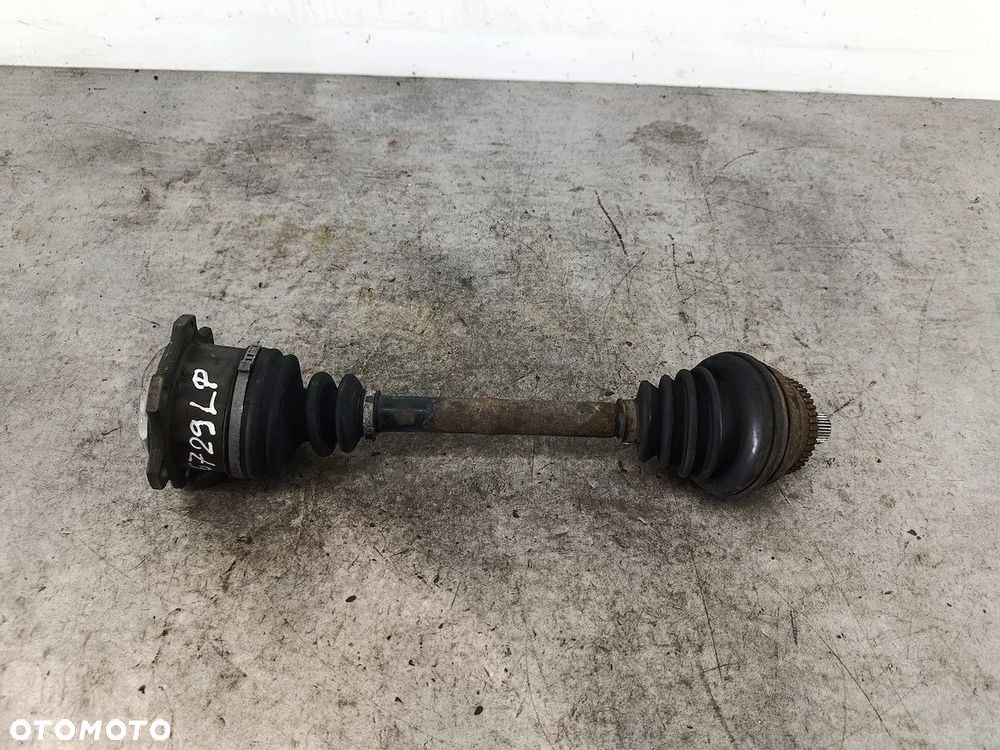 PÓŁOŚ LEWA PRZÓD AUDI 80 B4  2.0 8V - 1