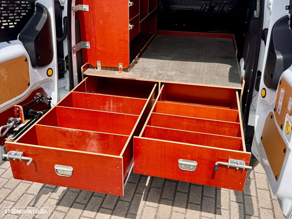 Ford Transit Connect 3L - 25