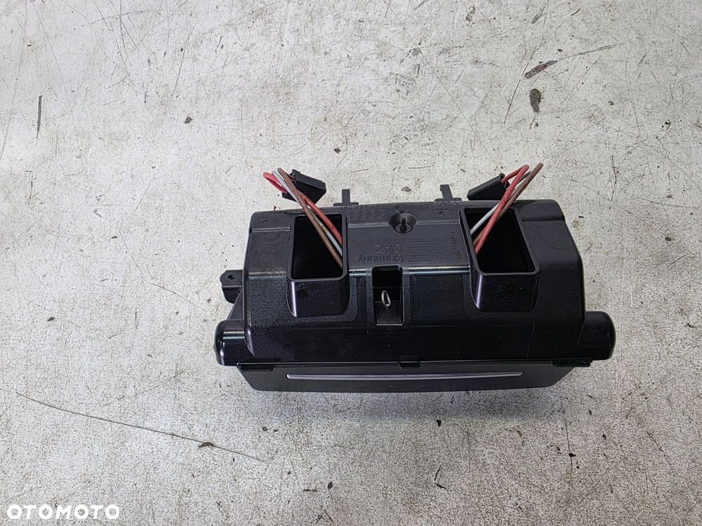 GNIAZDO ZAPALNICZKI TYŁ TUNELU ŚRODKOWEGO AUDI Q7 4M 4M0864061 - 7