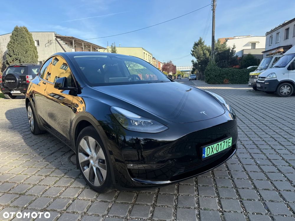 Tesla Model Y Long Range Dual Motor AWD - 2