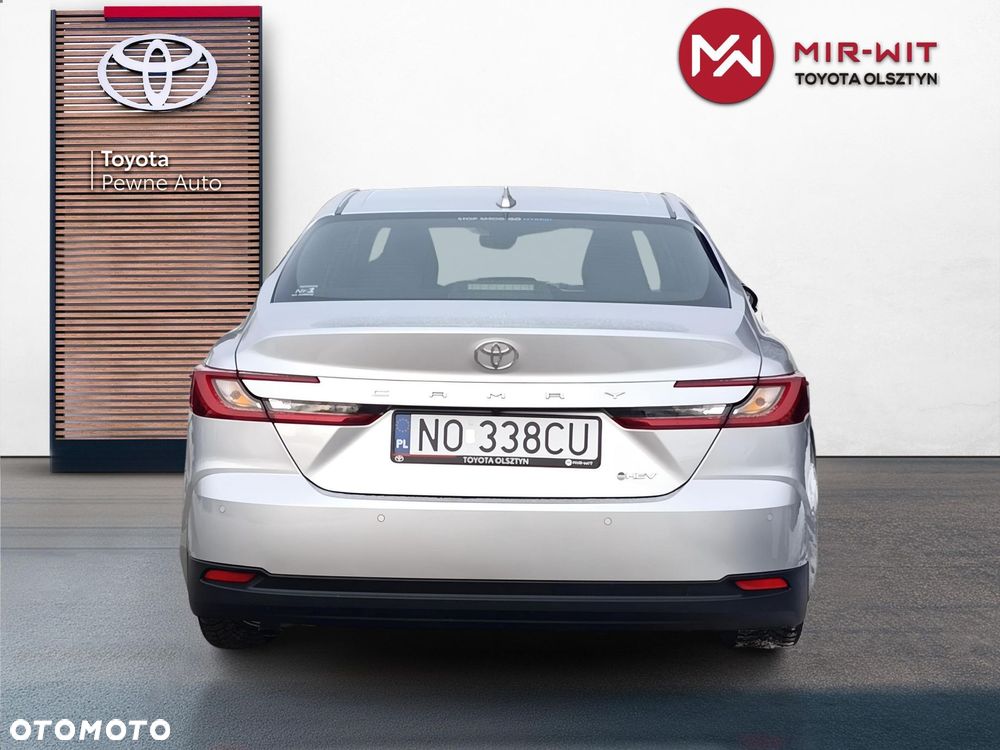 Toyota Camry - 4