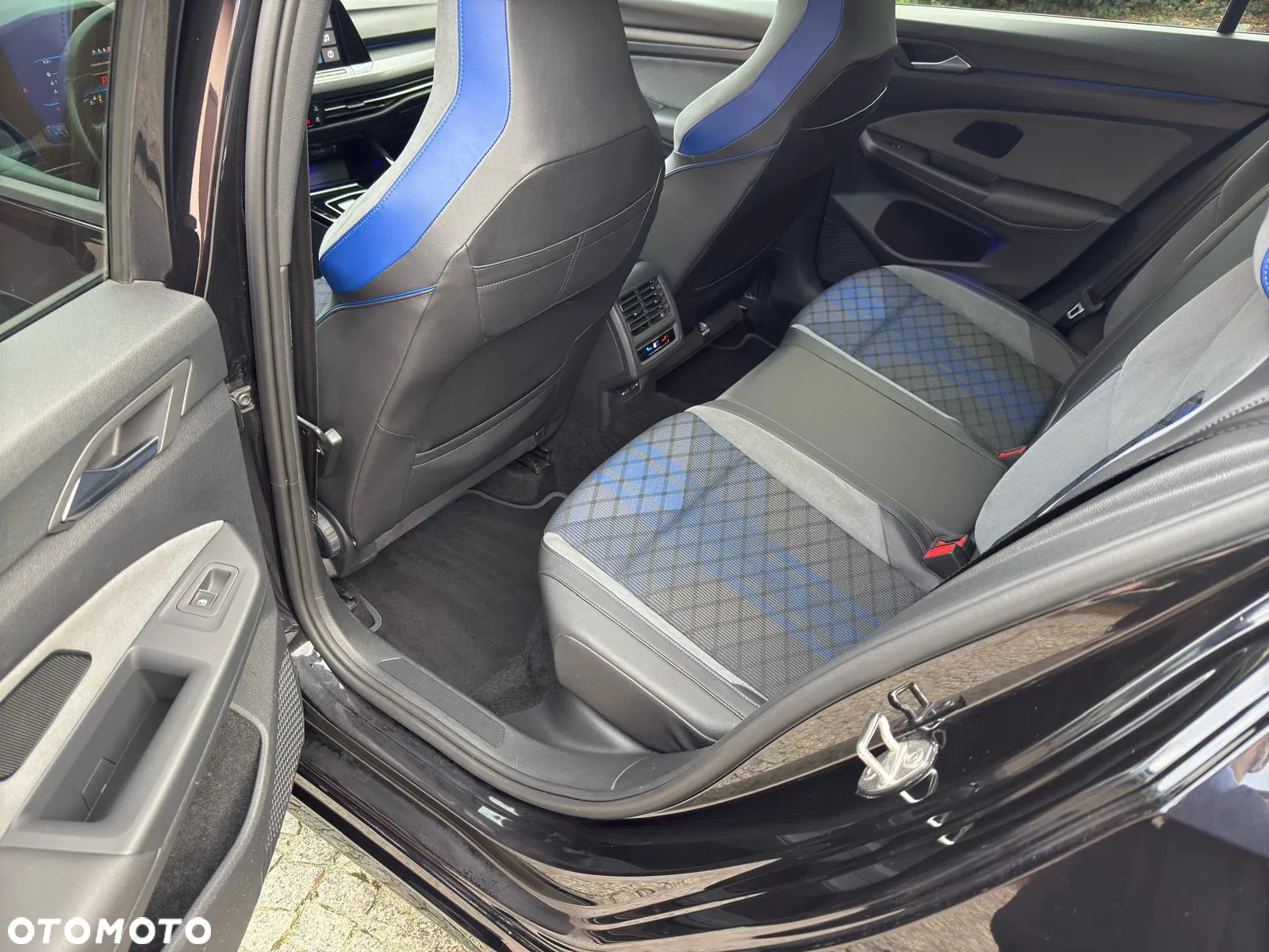 Volkswagen Golf VIII 2.0 TSI 4Motion R DSG - 9