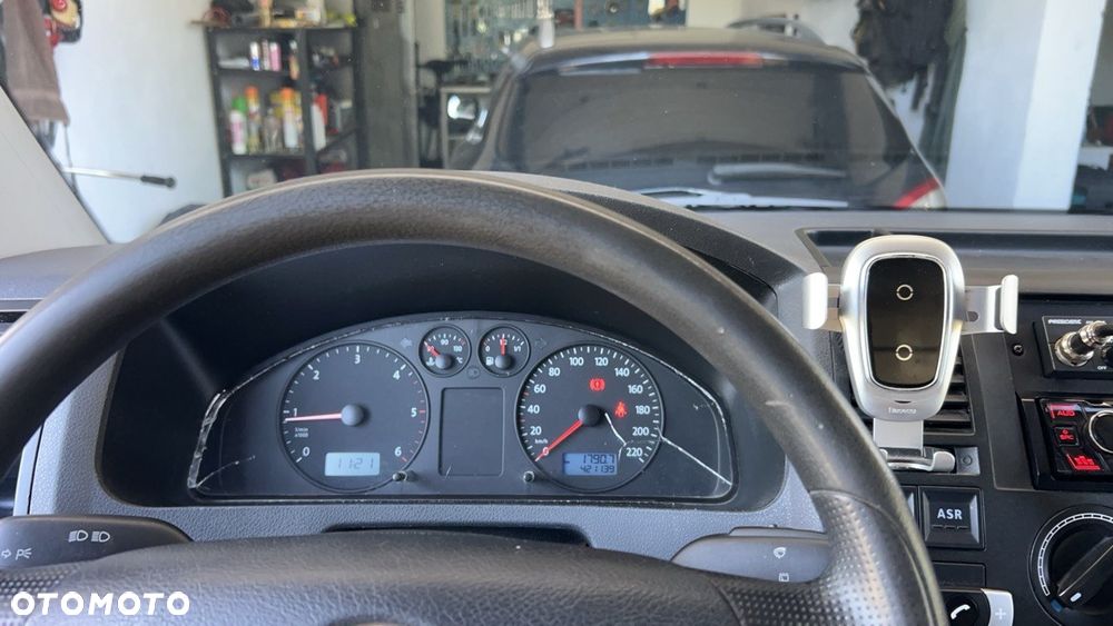 Volkswagen TRANSPORTER T5 - 11