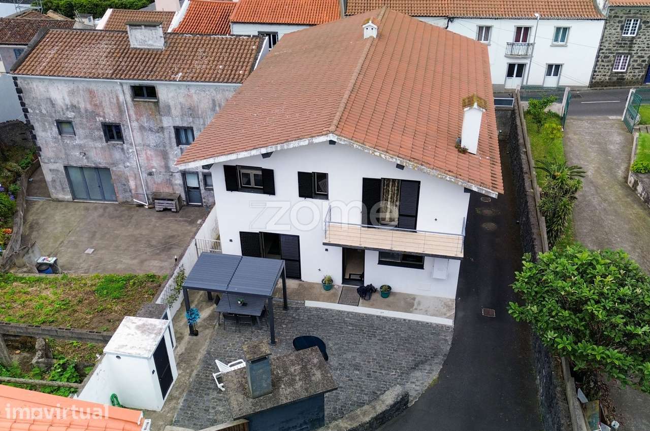 Moradia T3 em Capelas com Unidade Independente e Licença AL - Grande imagem: 2/60