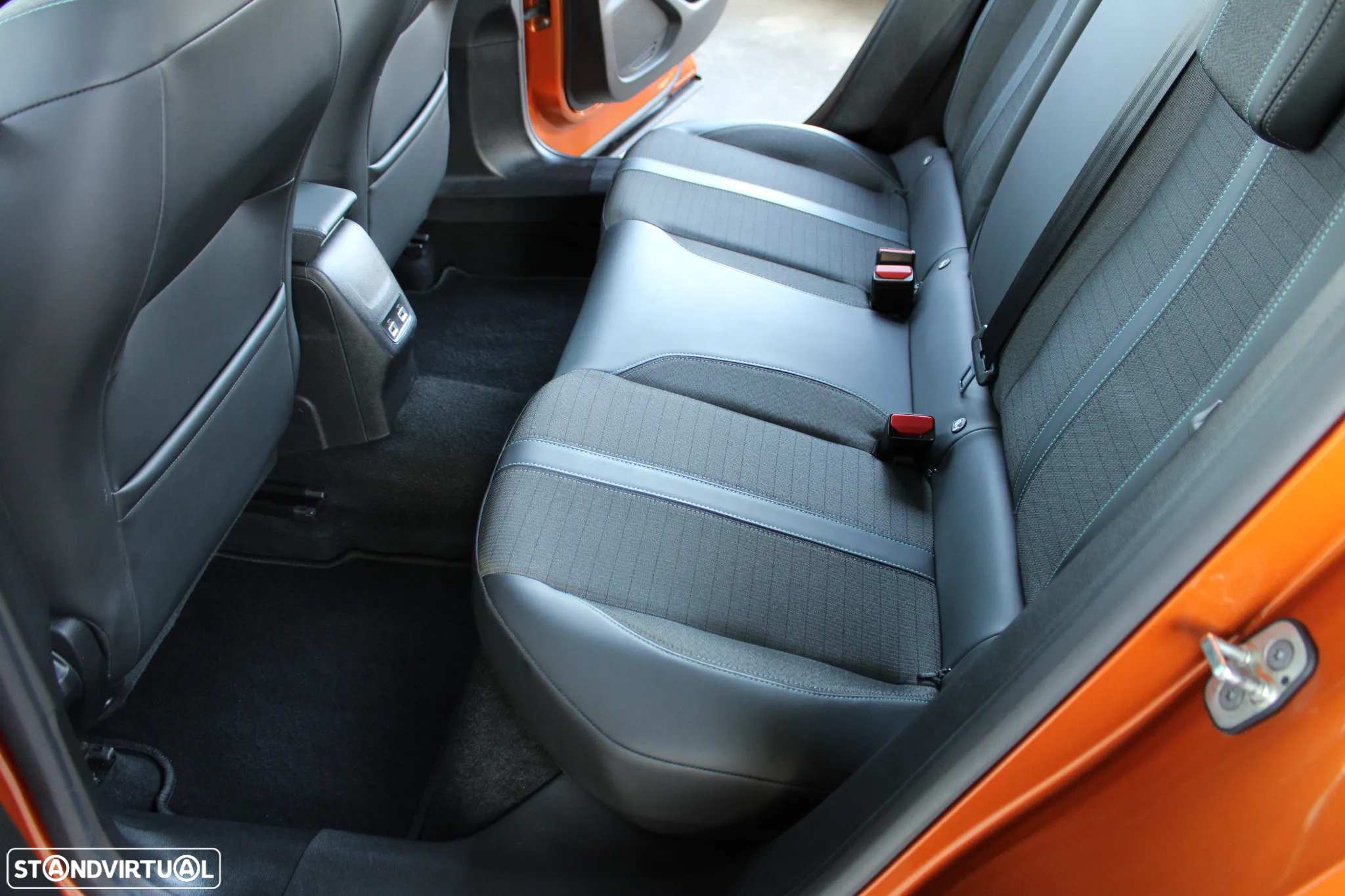 Peugeot 2008 1.2 PureTech Allure Pack - 43