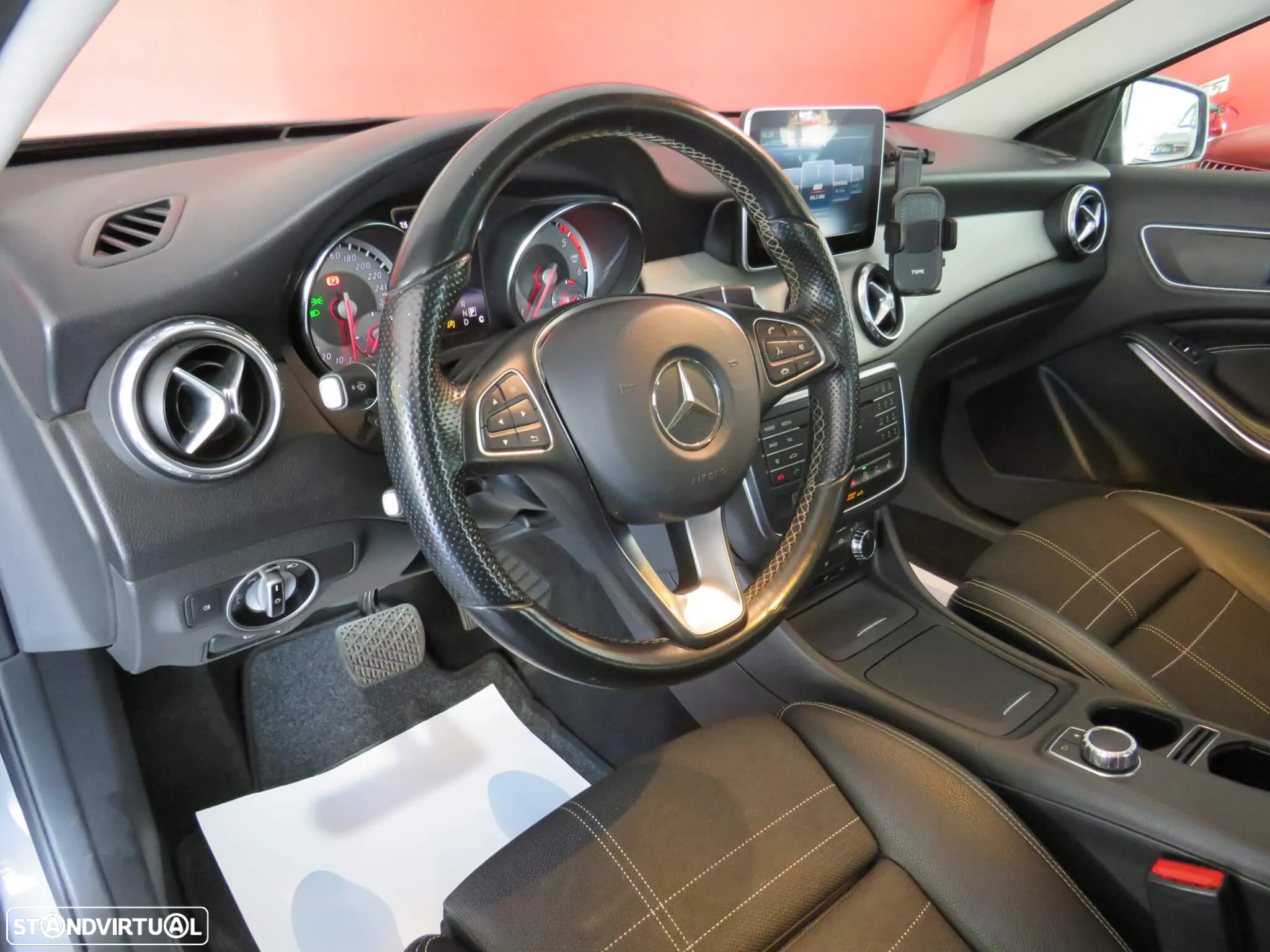 Mercedes-Benz GLA 200 d 7G-DCT Urban - 28