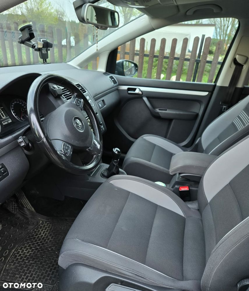 Volkswagen Touran - 13