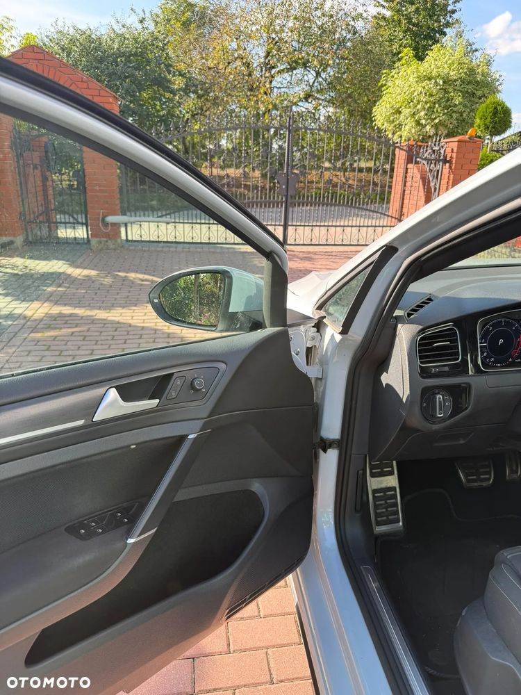 Volkswagen Golf - 25