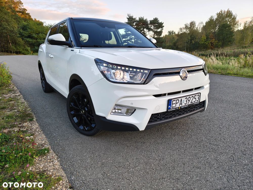 SsangYong/KGM Tivoli e-XGi 160 2WD Black+White - 1