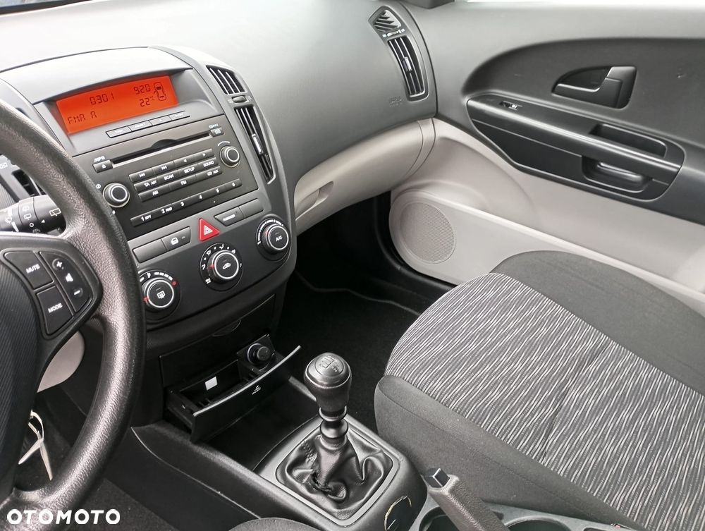 Kia Ceed 1.4 CVVT Attract - 17