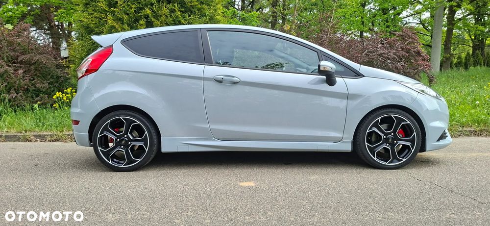 Ford Fiesta - 2