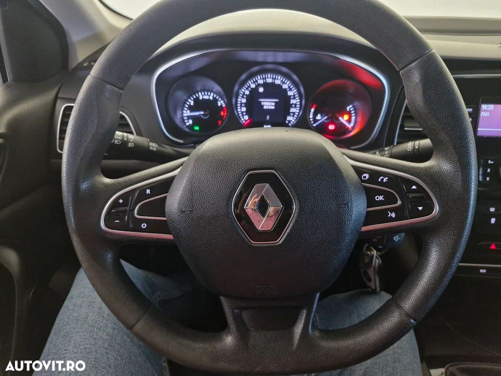 Renault Megane TCe Business - 8